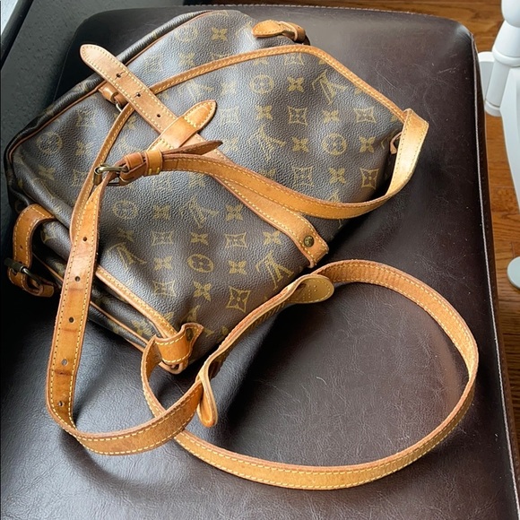 Louis Vuitton bag - Picture 8 of 11
